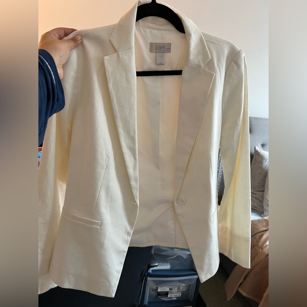 White blazer. Worn ONCE for like one hour. 6P. From the loft.